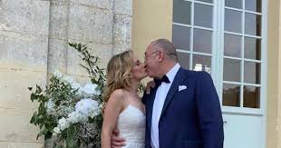 Luego de celebrar su boda civil en una íntima ceremonia el pasado sábado, este lunes se llevó a cabo en parís el enlace religioso de altair jarabo y el empresario francés, frédéric garcía. Jocae2t24coeym