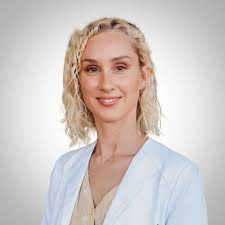 Have you met our newest PA at the office yet? Meet PA-C Alexandra Davis!  Alexandra comes with a strong background in dermatology and has been  serving as a Dermatology Physician Assistant in