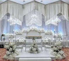 Sesuai untuk persandingan indoor di sebelah malam, singgahsana raja sehari rekaan embun klasik bridal boutique ni sumpah mengancam habis! 28 Pelamin Kahwin Menarik Untuk Perkahwinan Luarbiasa