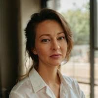 Julia Hubbard's Instagram, Twitter & Facebook