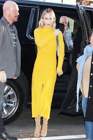 Emily-Blunt-THE-ENGLISH-TV-Style-Fashion-Elie-Saab-Vivienne-Westwood-Camilla- Marc-Tom-Lorenzo-Site (1)