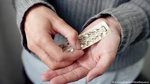 Crowdfunding is a way to raise money for an individual or organization by collecting donations before you start crowdfunding find the best platform for your needs. Verhutung Zum Schlucken Die Antibabypille Feiert Geburtstag Wissen Umwelt Dw 18 08 2017