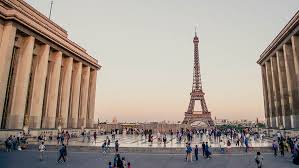 Trocadero Square, the starting point for admiring the Eiffel Tower