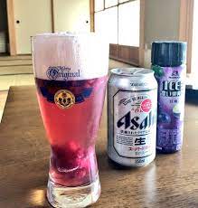 酒クズは全員やってみてほしいんだけど 缶ビール350一本とアイスボックス一つ買って大グラスに全部ぶち込んでほしい 甘くて喉越し最高で夏に飲む最高に甘旨なビアカクテルが超簡単にできる 少し溶けてくるとペースト状の氷になってきて甘みが増してくるのも最高な