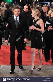 Their relationship ended tragically in titanic, but leonardo dicaprio and kate winslet's friendship has lived to tell the tale. Leonardo Dicaprio Und Kate Winslet Revolutionary Road Uk Filmpremiere Statt Im Odeon Am Leicester Square London Eingetroffen Stockfotografie Alamy