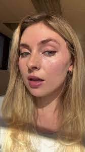 Melissa Lenzi's Instagram, Twitter & Facebook