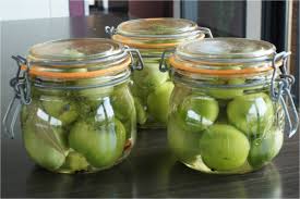 Pour Ceux Qui Ont La Chance D Avoir Un Jardin En Fin De Saison Il Reste Toujours Des Tomates Qu Tomates Vertes Recette Tomate Verte Tomates Vertes Au Vinaigre