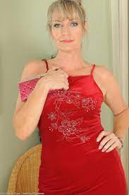 Hot horny mature in a classy red dress - Pichunter