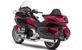 The improved 2021 gold wing lineup the honda gold wing has always been a spectacular touring bike, ever since the first gl1000 back in 1975. Honda Gold Wing Price 2021 Mileage Specs Images Of Gold Wing Carandbike
