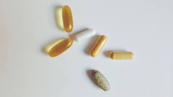 Suplementos y cápsulas genéricas