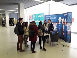 30 de milioane de lei pentru stimularea angajării tinerilor în agricultură 15 ianuarie 2019 drama unui român păcălit de firmele care oferă locuri de muncă în străinătate. Tinerii AflaÈ›i In CÄƒutarea Unui Loc De MuncÄƒ Chiar È™i Part Time AÈ™teptaÈ›i Cu Salarii Tentante La Targul De Cariere Job Shop De La Cluj Ebs Radio