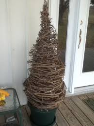 You Can Make Your Own Grapevine Tree Out Of Wild Grapevines Grapevine Tree Grape Vines Christmas Plants