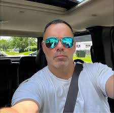 Darrell Eaves's Instagram, Twitter & Facebook