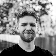 Good afternoon, I needed help looking for a place to take family  photos/engagement photos. The couple would like a country side/park to take  photos. We are also looking for a restaurant ideas