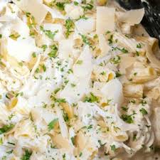 Made with just 5 ingredients in 20 minutes. Crock Pot Chicken Alfredo With Video Bread Booze Bacon