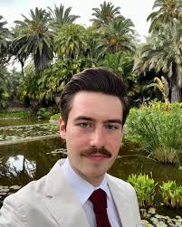 Evan Lincoln's Instagram, Twitter & Facebook