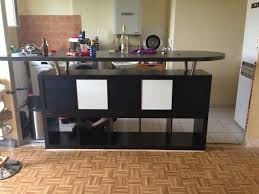 On constate également que le bureau debout fait gagner en productivité, car il évite l'effet d'endormissement et limite l'exercice passionnant. Table De Bar Avec Kallax Bar Expedit Ikea Kallax Snack Table Haute Cuisine Table Bar Table Bar Cuisine