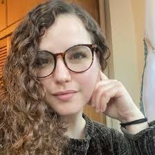 Holly Van's Instagram, Twitter & Facebook