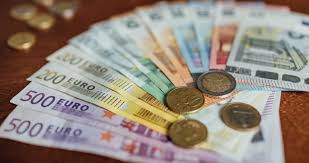 După o creștere constantă, iată că euro scade pentru prima dată, după mai multe sesiuni în care a înregistrat aprecieri în raport cu moneda națională din românia. Curs Valutar Bnr Astazi 28 Martie Leul Se Apreciaza Usor Fata De Euro