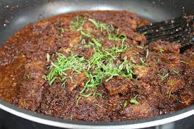 Rendang daging een heerlijk indisch stoofvlees gerecht op basis van rundvlees. Rendang Daging Sedap Giler Azie Kitchen
