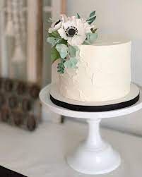 I Just Love This Sweet Simple Little Wedding Cake Anemone Tutorial Is On The Site Learnt Wedding Cake Simple Buttercream Wedding Cake Pops Ivory Wedding Cake