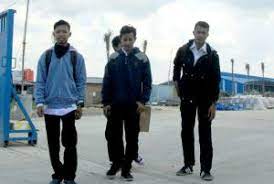 Meskipun pabrik sepatu yang beroperasi di sini tidak sebanyak di kabupaten tangerang. Gara Gara Ini Ratusan Pelamar Kerja Pabrik Sepatu Kecele