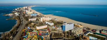 Aer conditionat, televizor, minibar, cablu tv, telefon, seif, baie proprie cu cabina de dus si uscator de par, internet wireless, balcon. VacanÈÄ Pe Litoralul Romanesc