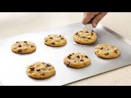 Make sphere shapes from the dough and bake it at 150° celsius (302° farenheit) for 15 minutes. How To Make Subway Cookies Reverse How To Basic Youtube