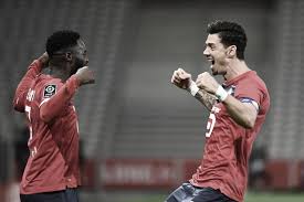 No começo da tarde deste domingo (08), metz e lille osc se enfrentam às 12h00, em duelo no estádio saint symphorien.a partida é válida pela primeira rodada do campeonato francês. Lider Do Campeonato Frances Tecnico Do Lille Mantem Pes No Chao E Projeta Duelo Com Psg Vavel Brasil