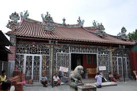 They are as varied in design and culture like those in japan & indonesia, some are simple in design while others are opulent, and some centuries old and a few. Kuan Yin Temple Pj