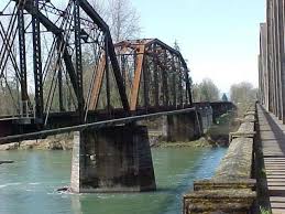 Officers save suicidal man from almost certain death in icy Santiam River  in Jefferson