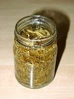 Calendula officinalis ist viel bekannterunter dem namen ringelblume. Ringelblumen Tinktur Calendula Tinktur