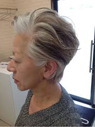 ショートにしたい人必見 ショートヘアについて知っておいた方が良い事 分け目の無いショートヘアは 白髪が出てきても目立たない ヘアースタイル ショートヘア 髪型