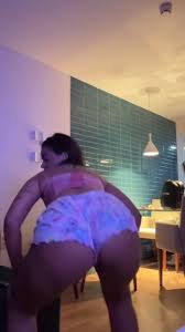 Gatinha Original e MC Marley - Videoclipuri și poze porno - EroMe