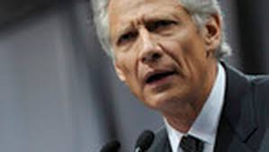 Ugly Betty : Michael Brea décapite sa mère à l'aide d'un sabre