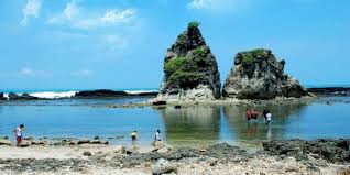 Apabila anda mengendarai mobil atau motor, pantai ini berada di sisi kanan jalan raya anyer dengan jalur menuju pantai carita dari jakarta. 8 Destinasi Wisata Pantai Di Banten Yang Wajib Dikunjungi