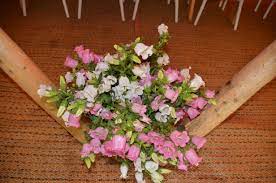 Mask An Unusual Spot Void Etc With A Big Vase Of Beautiful Canterbury Bells Such As These Styled By Lily Moss Big Vases Floral Wreath Floral Arrangements