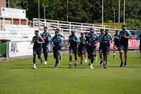 Shikhar dhawan (c), sanju samson (wk), bhuvneshwar kumar (vc), prithvi shaw, devdutt padikkal, ruturaj gaikwad, suryakumar yadav, krunal pandya, manish pandey, hardik pandya, rahul chahar, nitish rana, ishan kishan (wk), chetan sakariya, yuzvendra chahal, k gowtham, kuldeep yadav. India Vs Sri Lanka 2021 Slc Announce Squad Check Full List