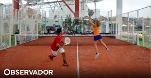 O padel é um desporto praticado obrigatoriamente em pares masculinos ou femininos onde se procura fazer mais pontos do que a dupla adversária. Seis Razoes Para Cantar Y Viva El Padel Observador