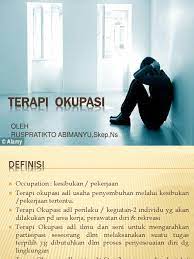 Okupasi terapi (d4), tujuan pendidikan vokasi ini adalah untuk menghasilkan tenaga professional yang mempunyai cukup pengetahuan, sikap dan keterampilan di bidang okupasi terapi, serta mampu bersaing, mampu wiraswasta, bekerjasama sebagai anggota tim rehabilitasi medik dan berorientasi kepada etika profesi. Terapi Okupasi