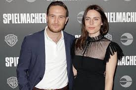 Neu Im Kino Spielmacher Mit Frederick Lau Antje Traue Oliver Masucci Russell crowe, michael shannon und diane lane waren ihre partner, 2013 lief der film im kino. neu im kino spielmacher mit frederick lau antje traue oliver masucci