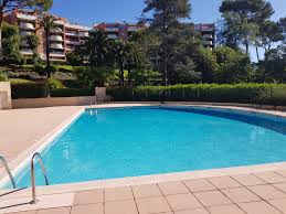 Confortable 2p 50m2 Dans Beau Parc Piscine Tennis Flats For Rent In Cannes Provence Alpes Cote D Azur France