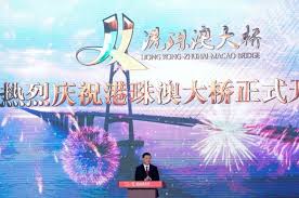 Jembatan sepanjang 55 kilometer ini menghubungkan china daratan, macau, dan hong kong. China Resmikan Jembatan Lintas Laut Terpanjang Di Dunia Okezone News