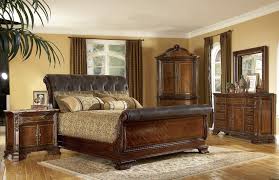 Garb your bedroom in dark, mysterious shades, such as charcoal, black or chocolate, or fashion a truly royal environment from grape purples, burgundy reds and antique golds. Old World Leather Sleigh Bedroom Set Juegos De Muebles De Dormitorio Dormitorios Principales Camas