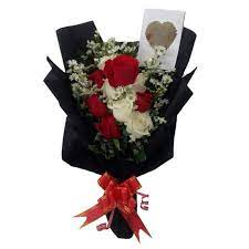 Dilansir dari the spruce, selasa (11/5/2021), salah satu jenis mawar yang biasa dijadikan buket bunga atau bunga potong adalah hybrid tea. Jual Buket Bunga Mawar Fresh Hadiah Wisuda Terbaru Juni 2021 Blibli