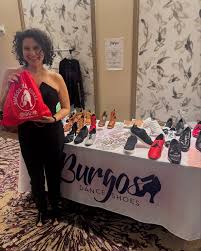 Modelo Daniel, tacón cubano. Negro y blanco piel. #danceshoes  #latindancer💃 #zapatosdebaile #salsadancing #salsasocial #bacahatasensual  #salsacongress