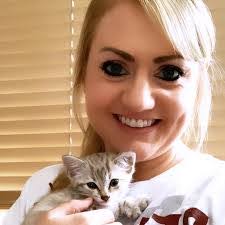 Heidi Dreyer's Instagram, Twitter & Facebook