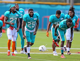Xavien howard is an american football cornerback for the miami dolphins of the national football league. Dolphins Howard Intercepts Tannehill As Many As Three Times Miami Herald