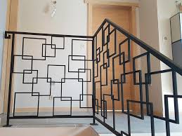 Chez steel métal, nous sommes spécialistes du travail du métal, dans la tradition des métiers de la ferronnerie et de la métallerie. Garde Corps Rambardes Balcon Fenetre Ferronnerie D Art Creation 1538 Montbeliard Franche Comte