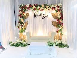 Namun, bolehkah jika mahar berbentuk barang lain? Cara Dekorasi Akad Nikah Sekaligus Pelaminan Mini Di Dalam Rumah Youtube Dekorasi Meja Pernikahan Pernikahan Bunga Dekorasi Pernikahan Elegan